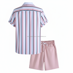 ชุดเสื้อเชิ้ตผู้ชายลายทางแบบกำหนดเอง OEM - ชุดลำลองฤดูร้อนแขนสั้นลายทางแนวตั้งสีชมพู - Product Image 2