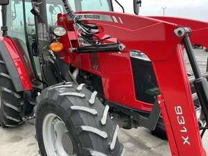 รถแทรกเตอร์ฟาร์ม Massey Ferguson 4707 ขับเคลื่อน 4 ล้อ สีแดง พร้อมที่ตักด้านหน้า ระบบเกียร์อเนกประสงค์ กำลังเครื่องยนต์ 70 แรงม้า - Product Image 5