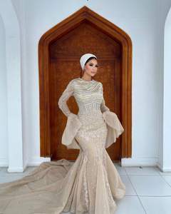 Vestido de Satén de Silueta Recta para Tallas Grandes con Encaje y Detalles Estampados, Dobladillo Evase para un Look Formal de Fiesta - Product Image 4