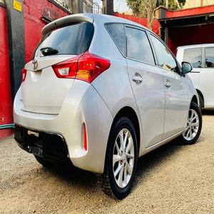 Toyota Auris bastante usado mejor precio Venta caliente precio barato en stock sin historial de accidentes para la venta - Product Image 4
