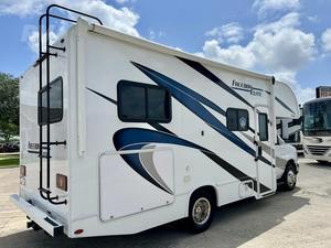 Se Vende: T-H-O-R M-O-T-O-R F-R-E-E-D-O-M ELITE 22HE 2024 Usado en Excelentes Condiciones, Alto Rendimiento, 36 pies de Largo, 2000 kg de Carga Útil, Color Oscuro - Product Image 6