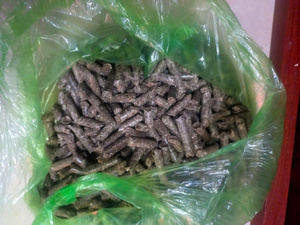 Pellets de madera mixtos de Vietnam de 6mm y 8mm para plantas de energía de biomasa y uso de calefacción - Product Image 2