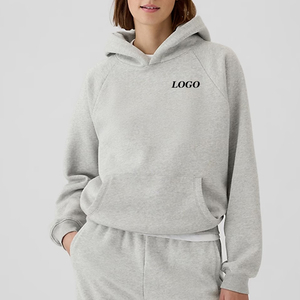 เสื้อแขนยาวพร้อมออกแบบโลโก้ตามสั่ง สำหรับการสั่งซื้อจำนวนมาก ทรงทันสมัยสำหรับฤดูหนาว พร้อมชายเสื้อแบบริบและกระเป๋าแบบจิงโจ้ - Product Image 1