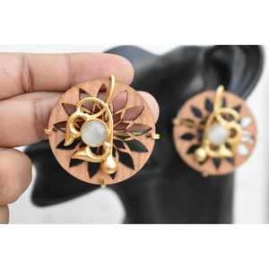 Bijoux en bois treanding fait à la main en laiton plaqué or pierre en bois boucles d'oreilles ethniques pour les filles et les femmes - Product Image 3