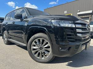 CLEAN USED 2024 pour 300 VXR 3.5P Turbo Diesel R20 Conduite à gauche Intérieur foncé Sièges en cuir Toit ouvrant automatique - Product Image 3