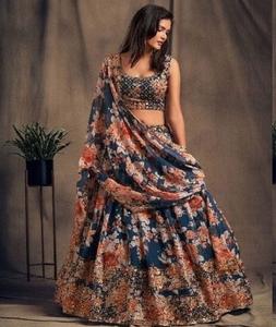 Dernier modèle de Lehenga Choli de créateur, richement orné de sequins Zari, avec imprimé numérique et bordure brodée en organza doux et élégant, pour tenue de soirée - Product Image 1