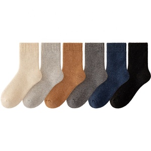 Lot <span class=keywords><strong>de</strong></span> 5 paires <span class=keywords><strong>de</strong></span> <span class=keywords><strong>chaussettes</strong></span> décontractées en molleton épais et moelleux pour hommes, antibactériennes, en laine mérinos chaude pour l'hiver - Product Image 1