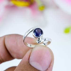 Nueva llegada 925 anillo solitario de plata esterlina Ajuste de bisel fino Natura Iolite cabujón corte piedra preciosa Unisex para bodas - Product Image 2