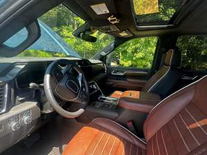 2025 จีเอ็มซี เซียร์รา 2500HD เดนาลี 4x4 เทอร์โบดีเซล V8, สีดาวน์พัวร์ เมทัลลิก, ระบบเสียงท้ายรถโดย KICKER, ไม่ได้ดัดแปลง - Product Image 5