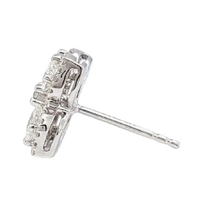 China Manufacturer Trendy Latest Design High Quality 18K White Gold Diamond Brilliant Cut Flower Shape Stud Earrings Wedding - Product Image 2