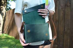 Sac messager à bandoulière personnalisé pour hommes LCBB-0176 en cuir véritable à la mode avec motif imperméable et design à bandoulière - Product Image 3