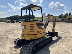 รถขุดขนาดเล็ก Cat 302.7 CR มือสอง ออกแบบมาเพื่อการก่อสร้าง จัดสวน ขุดร่อง และติดตั้งอุปกรณ์ - Product Image 5