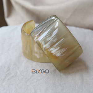 Brazalete C Cónico de Cuerno de Búfalo Blanco Hecho a Mano en Vietnam, Se Aceptan Pedidos al por Mayor y Personalizados - Product Image 4
