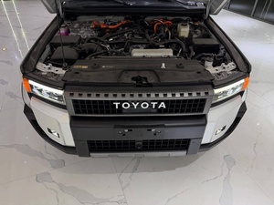 โตโยต้า แลนด์ครุยเซอร์ ปราโด 250 ซีรีส์ ใหม่เอี่ยม, รถ SUV ขับเคลื่อน 4 ล้อ พรีเมียม, เครื่องยนต์ดีเซลเทอร์โบ 2.8 ลิตร 201 แรงม้า หรือตัวเลือกเครื่องยนต์เบนซิน 2.4 ลิตร - Product Image 3
