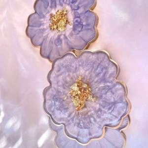 Sous-verres modernes en résine florale, ensemble unique de sous-verres en résine époxy pour les amateurs de thé ou de café, en provenance d'Inde - Product Image 1