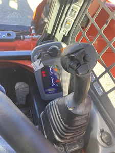 Chargeuse compacte Kubota SSV65 type roues 2022, 64 CV, levage vertical, diesel, 1950 lb ROC, à vendre - Product Image 5
