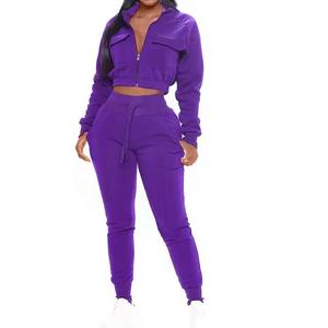 Conjunto de Dos Piezas de Alta Calidad para Mujer, Pantalones de Felpa con Corte Acampanado y Top Corto, Chaqueta con Capucha y Cremallera, Diseño Personalizado - Product Image 3