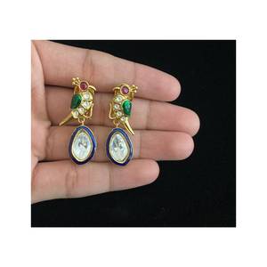 Pendientes tradicionales festivos chapados en oro Meenakari Parrot con piedras de imitación Kundan Estilo clásico para bodas Fiestas Compromisos - Product Image 3