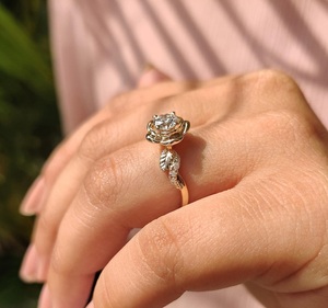 Anillo de Boda Floral con Detalles de Hojas en Oro Amarillo de 14K, Joyería Fina para Ella, Regalo Artístico de Aniversario - Product Image 3