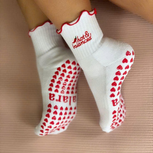 Calcetines Deportivos Premium con Diseño Gráfico, Estilo Urbano, Transpirables, de Algodón, para Uso Diario, Diseño Moderno para Marcas de Moda, Venta al por Mayor y al Detal - Product Image 4