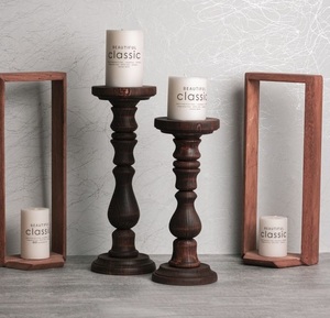 Portavelas de estilo rústico hecho de madera maciza con detalles artísticos para salas de estar o comedores de temática rústica - Product Image 6