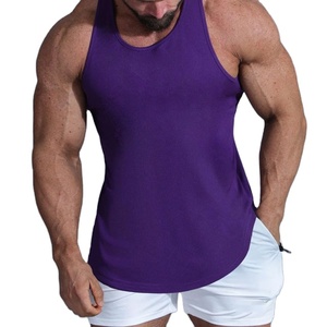 Venta al por mayor de tops deportivos tipo camiseta sin mangas para gimnasio y fitness, de color liso, con bajo curvo y diseño recortado, muy vendidos. - Product Image 1