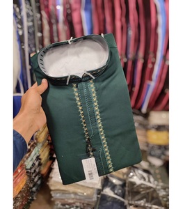 Elegante Ropa Étnica para hombres Soft Reyon Kurta diseñado para un ajuste cómodo y un aspecto elegante - Product Image 3