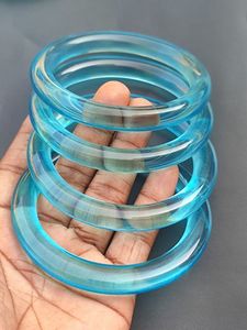 ดูเครื่องประดับกำไลข้อมืออะคริลิคทำจากเรซินแวววาวสร้อยข้อมืออะคริลิคหลากสีกว้างไม่สม่ำเสมอสำหรับผู้หญิง - Product Image 5