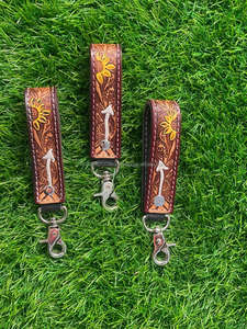 ห่วงโซ่กุญแจหนังสลักลายดอกไม้สำหรับผู้ชายพวงกุญแจหนังลายดอกไม้สลักลายนูนอุปกรณ์เสริมพวงกุญแจน่ารักสำหรับผู้ชาย - Product Image 3