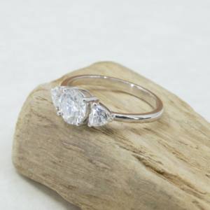 แหวนเพชรวิบวับ1กะรัตทอง18K ตัดกลม VVS2 IGI ได้รับการรับรองเครื่องประดับสุดหรูของขวัญสำหรับผู้หญิง - Product Image 4