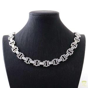 Joyería ostentosa cultivada en laboratorio de excelente calidad Cadena de eslabones cubanos de Plata de Ley 925 para uso en ocasiones especiales disponible en venta - Product Image 2