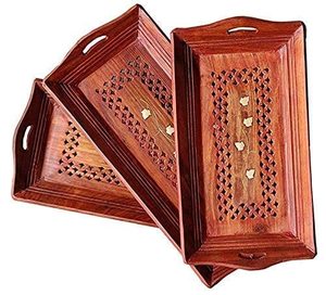 Bandeja de servir de madera artesanal con asas para el desayuno en la cama. Bandeja de madera rústica para decorar el hogar y servir bebidas en fiestas - Product Image 4