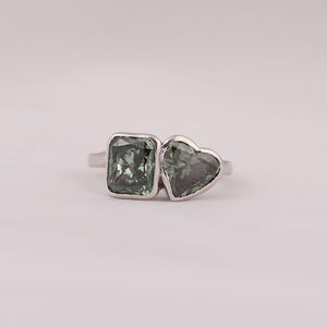 Anillo de Compromiso Fino para Mujer, con Diamante Cultivado en Laboratorio de Color Verde Único, Oro Blanco Sólido de 18 Quilates, con Corte Corazón y Radiante - Product Image 1