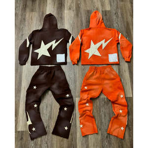 Conjunto de Sudadera con Capucha y Pantalones de Chándal Personalizados con Borde Cortado, Estilo Casual Holgado, con Parches Bordados Desgastados y Apliques, de Felpa de Rizo con Efecto Desgastado por el Sol - Product Image 1