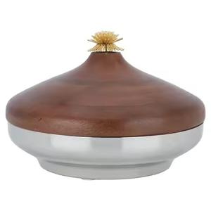 Pot à fruits secs et dattes de haute qualité, dernière arrivée, en métal argenté avec couvercle en bois - Product Image 1