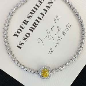 Bracelet tennis 1.80 carats en diamants jaunes fantaisie cultivés en laboratoire, halo blanc, pierres latérales, clarté VS, certifié IGI, confort coussiné, pour femme - Product Image 3