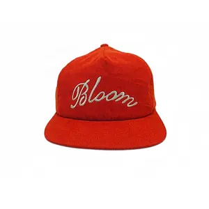 หมวก Snapback ผ้าลูกฟูกสีแดงส่วนบุคคล โลโก้ปักและสีหมวกและหมวกคุณภาพสูง