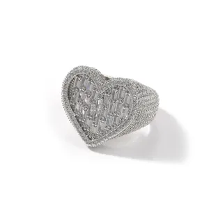 Anillo Exclusivo con 5 Circones en Forma de Corazón para Hombre y Mujer, Chapado en Oro Real de 18k, Joyería Moderna de Estilo Hip Hop al por Mayor - Product Image 2