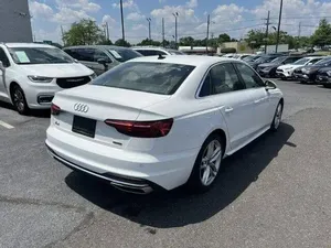 Audi A4 2022 en parfait état - Product Image 3