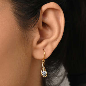 Boucles d'oreilles pendantes solitaires en argent, design goutte d'eau géométrique, plaqué platine, religieuses, pour mariage, perles et diamants - Product Image 4