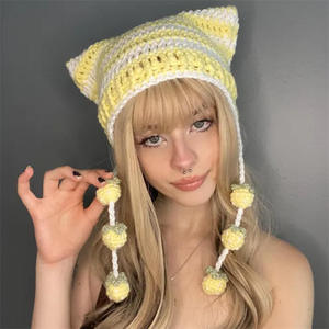 Gorros de Ganchillo Hechos a Mano, Diseños de Fresa y Limón Rojo/Negro y Blanco, Cálidos y Elegantes, Venta al Por Mayor Disponible - Product Image 3