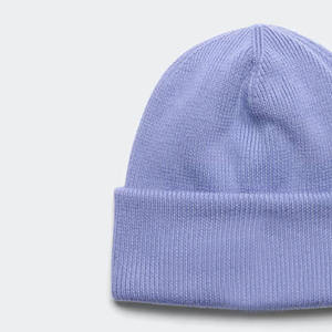 Gorros unisex cálidos y elegantes hechos de acrílico suave, perfectos para usar en invierno, moda casual o para publicidad. - Product Image 3