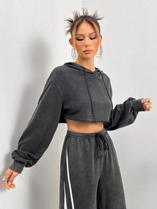 Haut court vintage pour femmes personnalisé sweat à capuche décontracté pour femmes pulls à capuche courts oversize à épaules tombantes pour femmes - Product Image 3