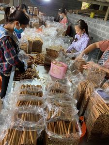 Vietnam cultivado PRIMAVERA/otoño cigarrillo Cassia pimienta seca especias y hierbas crudas conservadas con aceite para importadores - Product Image 6