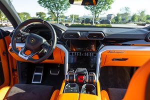 2022 แลนโบร์กินี ยู/รัส เครื่องยนต์เทอร์โบ V8 641 แรงม้า ระบบขับเคลื่อนสี่ล้อ สีอารันซิโอ โบเรลิส รุ่นดั้งเดิม พร้อมจัดส่ง - Product Image 3