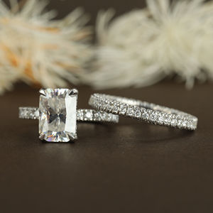 Bague de mariage personnalisée sertie d'une bande empilable pour cadeau d'anniversaire de fiançailles pour elle en diamants cultivés en laboratoire - Product Image 1