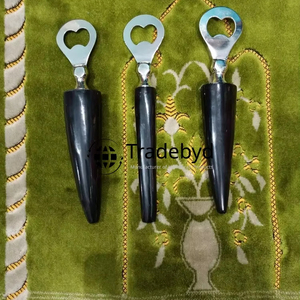 Ouvre-bouteille en corne fabriqué à la main Outil de bière de qualité supérieure pour les cadeaux par Tradebyd - Product Image 1
