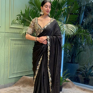 Georgette bandhani Saree ที่มีการออกแบบที่ซับซ้อนสไตล์แฟชั่นชุดแบบดั้งเดิมสำหรับผู้หญิงสำหรับงานแต่งงานเทศกาลหรืองานปาร์ตี้ - Product Image 1