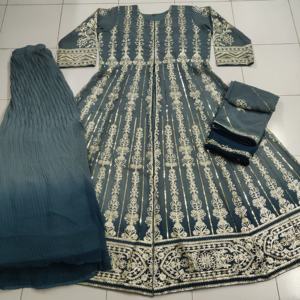 Diseñador Sayuri Samaria Salwar Kameez con bordado pesado Suministro directo de fábrica Ropa étnica elegante a un precio asequible - Product Image 3