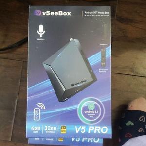 Ensemble VseeBox V5 Pro flambant neuf avec boîtier TV Android 8K ultime et télécommande à commande vocale - Product Image 4